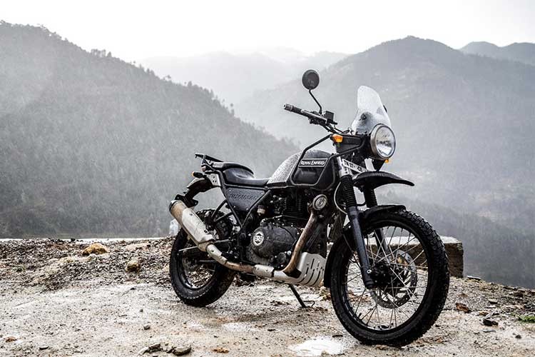 Khi mẫu xe  môtô Royal Enfield Himalaya 2017 còn chưa “nóng máy” tại thị trường Indonesia và Ấn Độ, mẫu xe này lại tiếp tục được hãng xe máy Royal Enfield giới thiệu tại thị trường Thái Lan với mức giá từ 169,800 baht (tương đương 118 triệu đồng), đã bao gồm các loại thuế.